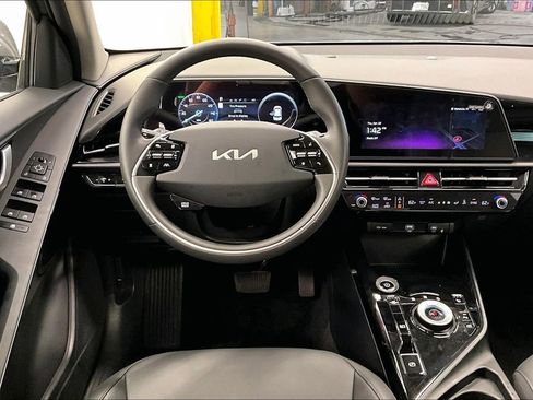 Used 2025 Kia Niro Wind FWD image 4