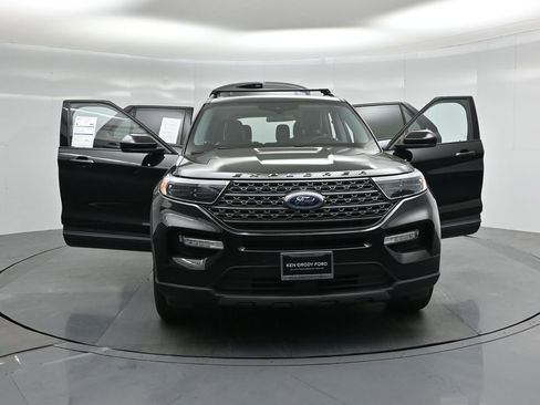 Certified 2023 Ford Explorer XLT w/ Equipment Group 202A image 36
