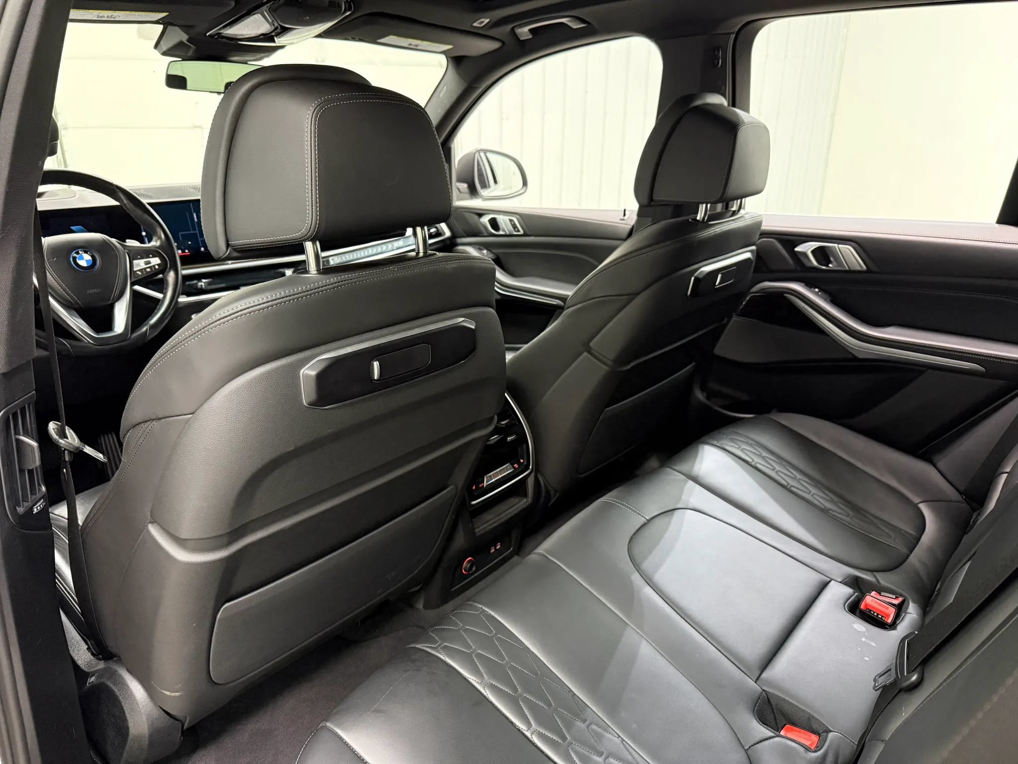 Used 2025 BMW X5 xDrive50e AWD/4WD image 16