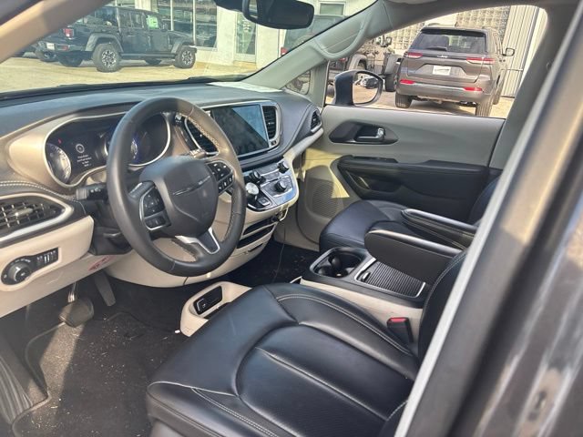 Certified 2023 Chrysler Pacifica Touring-L AWD/4WD image 13