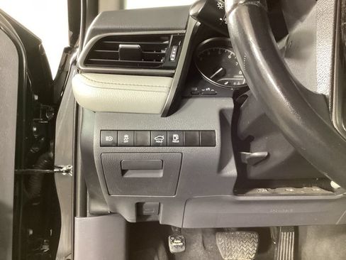Used 2022 Toyota Camry SE FWD image 14