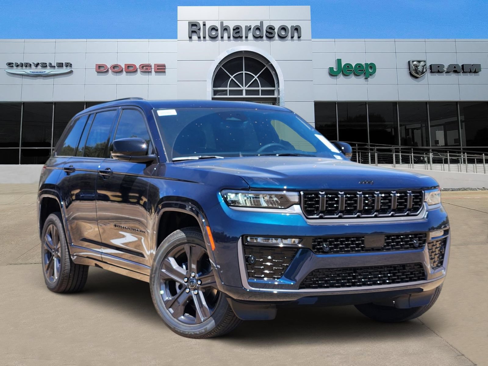 New 2027 Jeep Grand Cherokee Limited AWD/4WD image 1