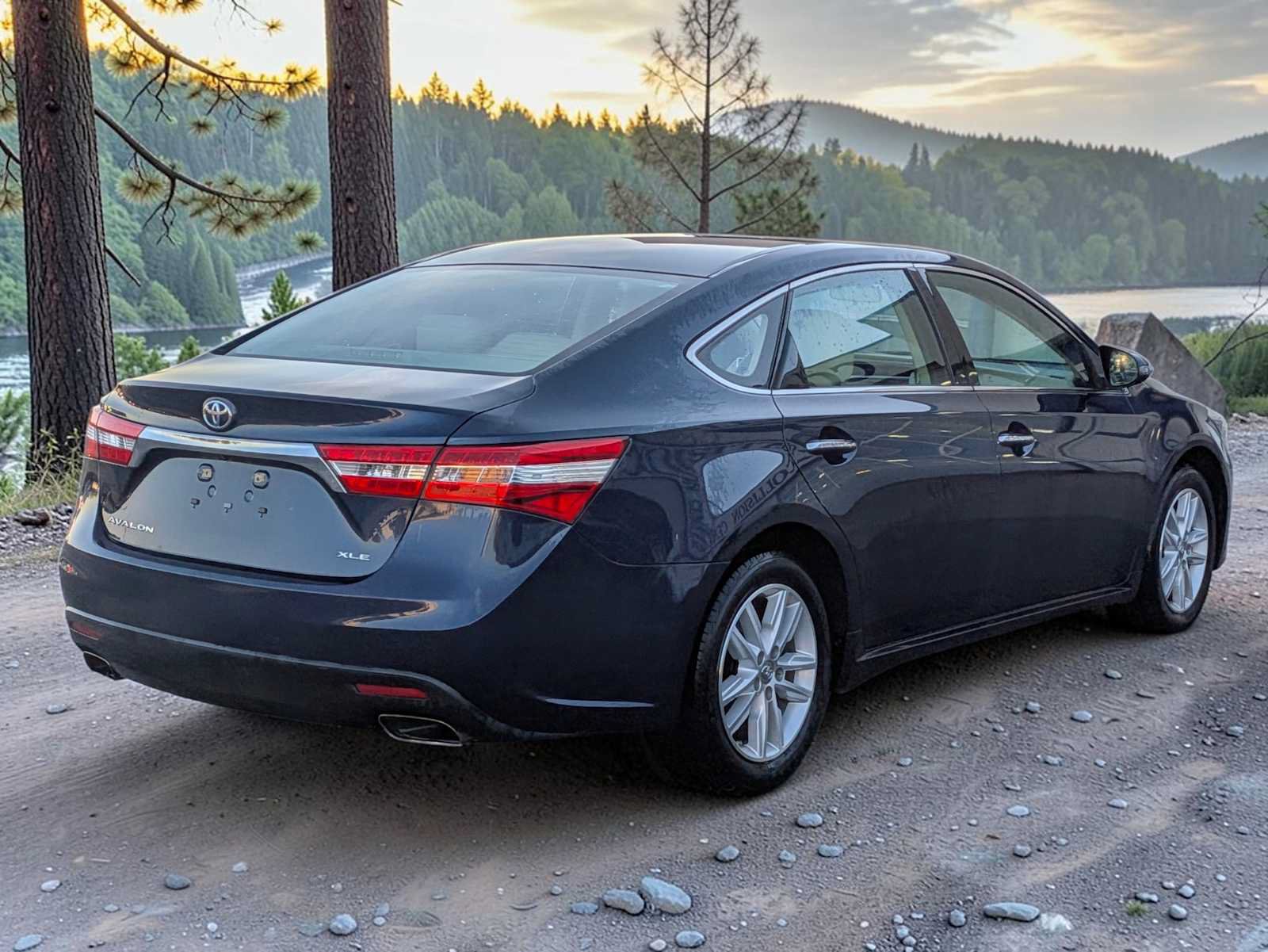 Used 2014 Toyota Avalon XLE FWD image 5