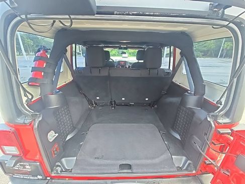 Used 2015 Jeep Wrangler Unlimited Sport w/ Connectivity Group AWD/4WD image 32