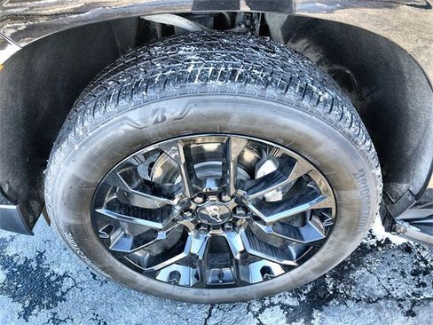 Used 2024 Chevrolet Suburban High Country image 10