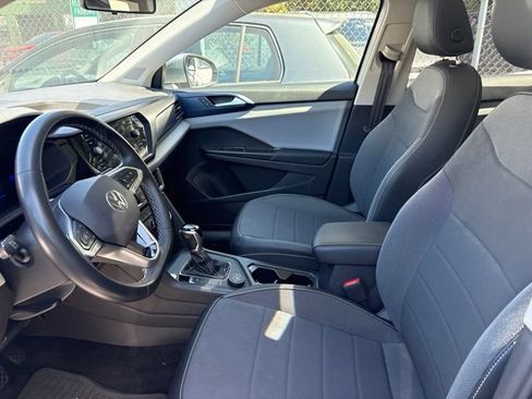 Certified 2022 Volkswagen Taos SE FWD image 7