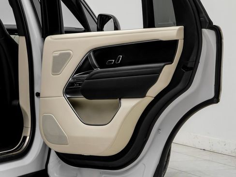 Used 2022 Land Rover Range Rover Long Wheelbase SE image 42