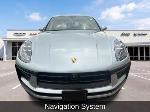Used 2025 Porsche Macan AWD/4WD image 3