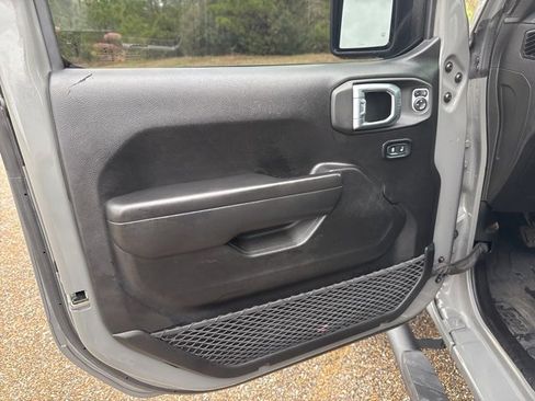 Used 2021 Jeep Gladiator Willys image 15