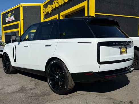 Used 2023 Land Rover Range Rover SE image 4