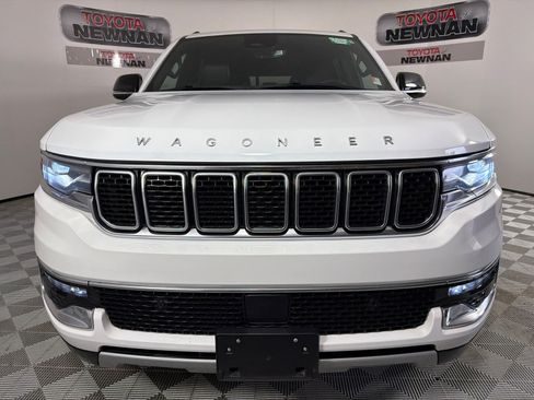 Used 2024 Jeep Wagoneer L Series II w/ Flexible Seating Group RWD image 9