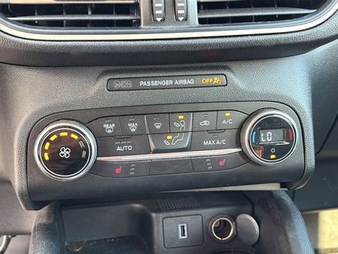 Used 2020 Ford Escape SE image 24