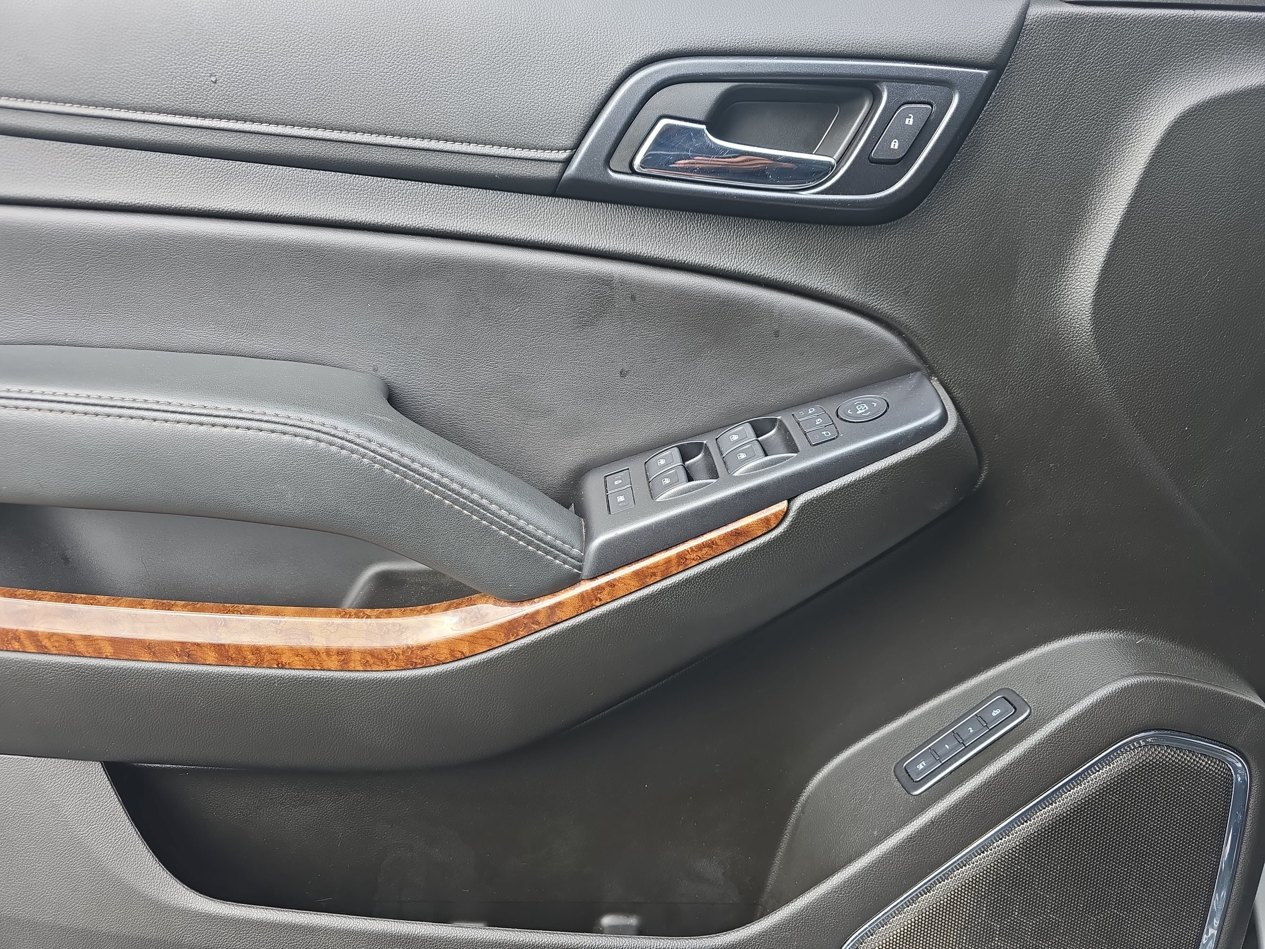 Used 2019 Chevrolet Tahoe Premier AWD/4WD image 23
