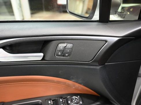 Used 2019 Ford Fusion Titanium image 27