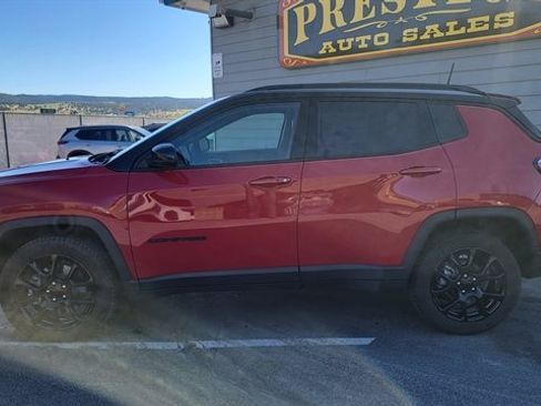 Used 2024 Jeep Compass Latitude w/ Convenience Group AWD/4WD image 9