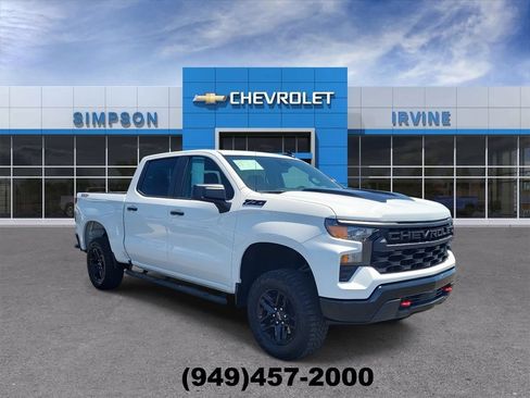 Used 2023 Chevrolet Silverado 1500 Custom Trail Boss w/ LPO, Dark Essentials Package AWD/4WD image 2