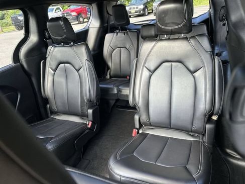 Used 2023 Chrysler Pacifica Touring-L w/ S Appearance Package AWD/4WD image 23