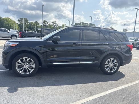 Used 2023 Ford Explorer XLT w/ Equipment Group 202A AWD/4WD image 7