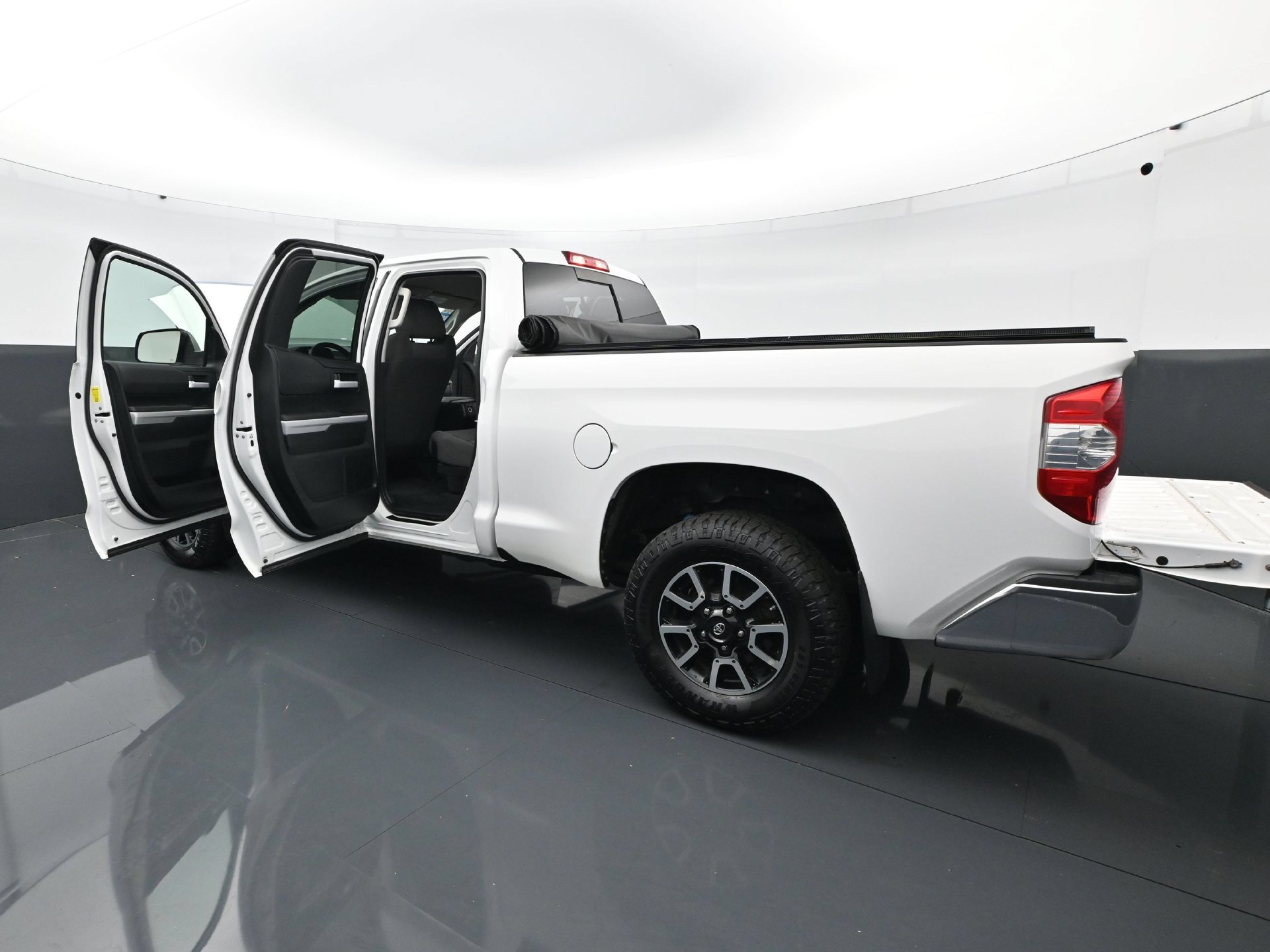 Used 2017 Toyota Tundra SR5 w/ TRD Off Road Package AWD/4WD image 26
