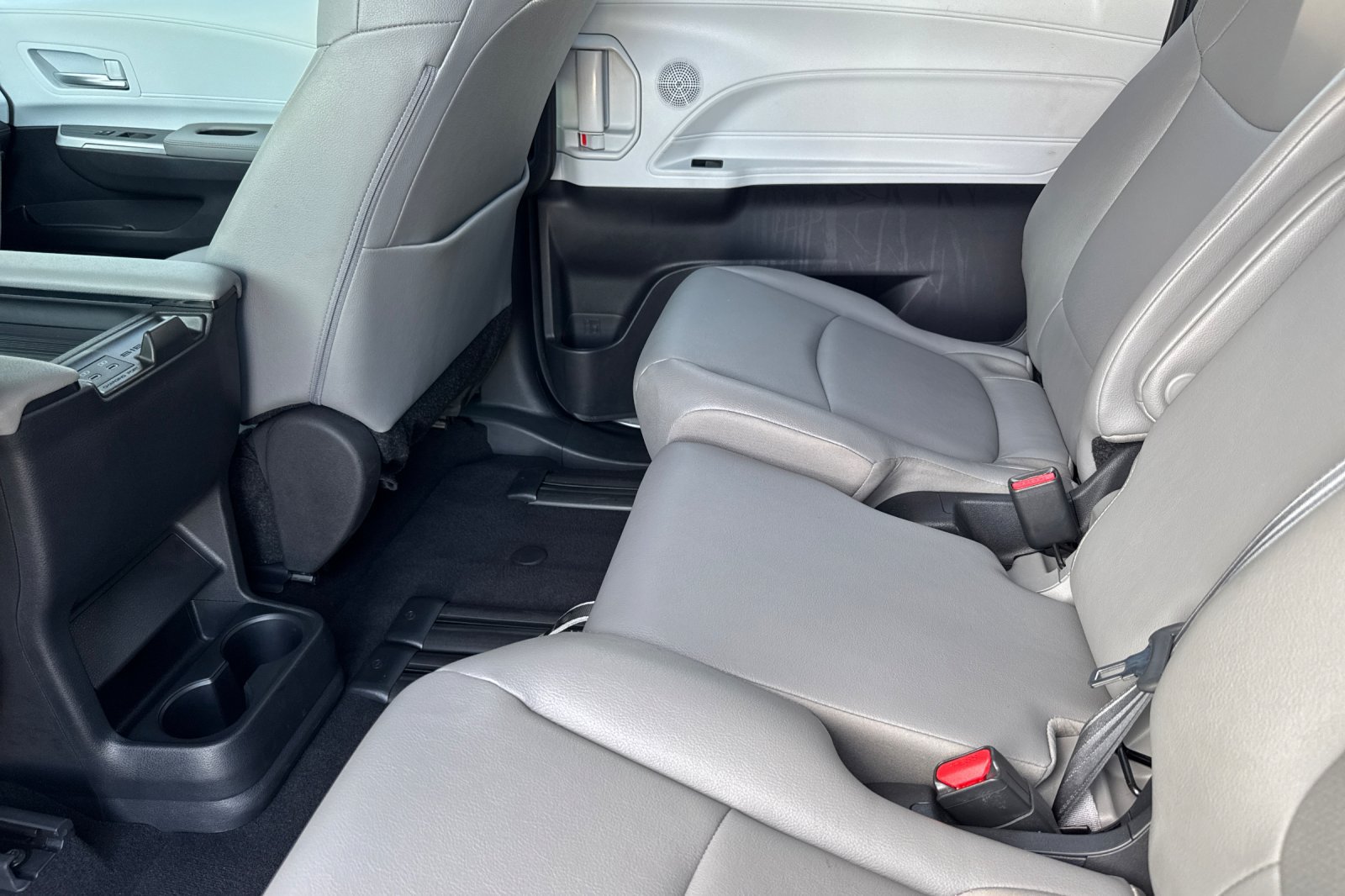 Used 2025 Toyota Sienna XLE FWD image 15