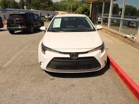 Used 2023 Toyota Corolla LE FWD image 2