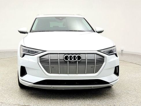 Used 2019 Audi e-tron Prestige w/ Prestige Package image 2