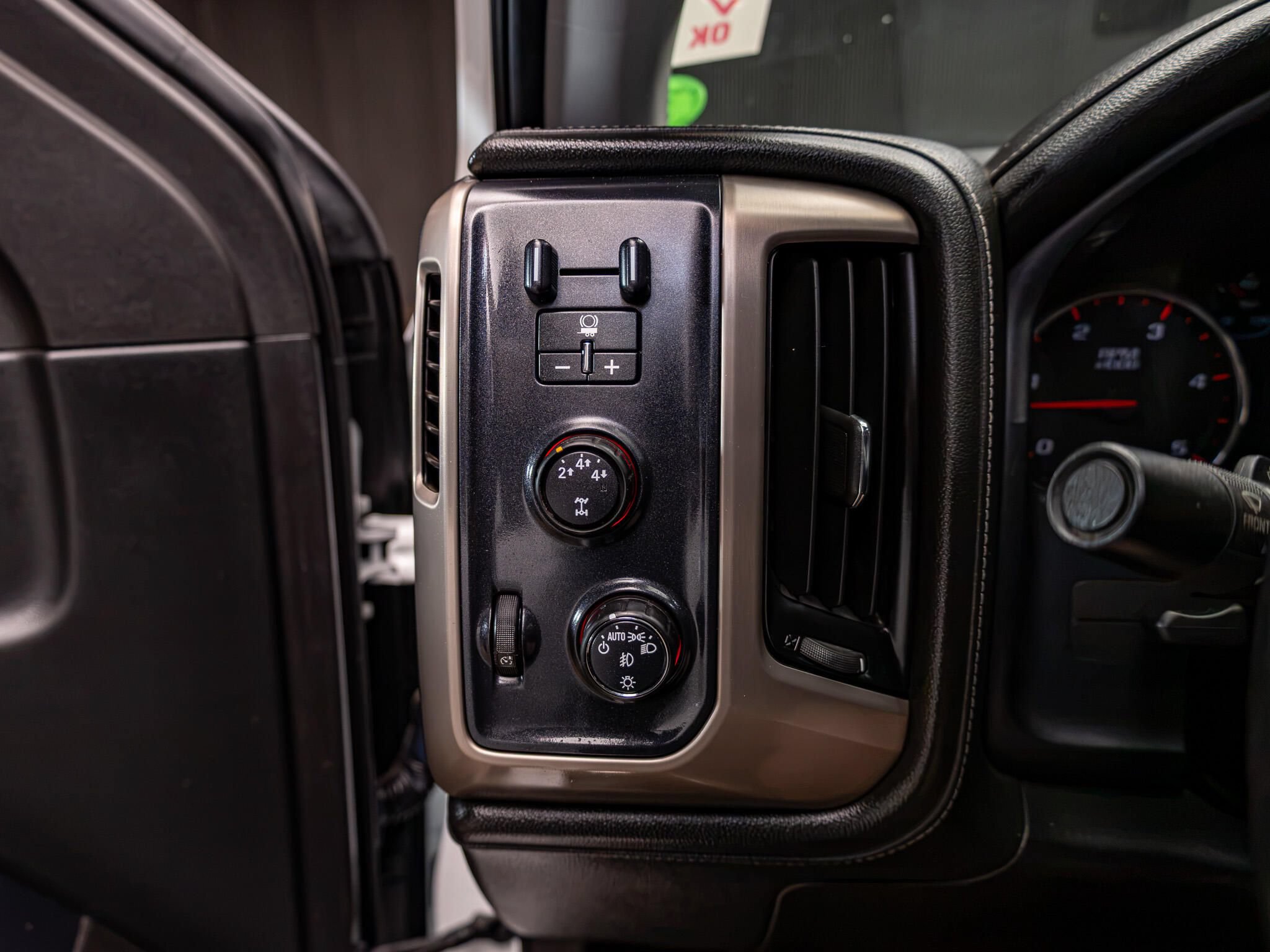 Used 2016 GMC Sierra 2500 Denali w/ Duramax Plus Package AWD/4WD image 19