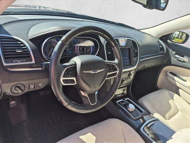 Used 2018 Chrysler 300 Limited RWD image 10