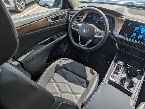 Certified 2026 Volkswagen Atlas SE w/ Panoramic Sunroof Package AWD/4WD image 9