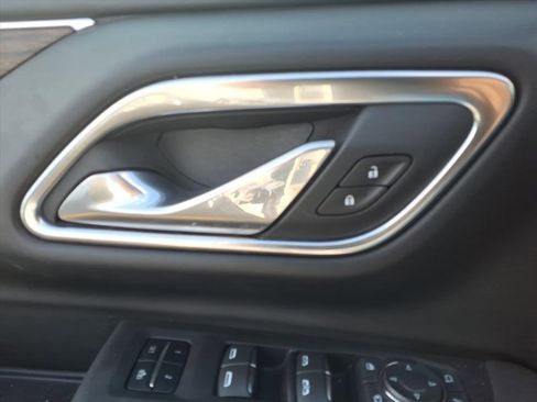 Used 2024 Chevrolet Suburban Premier image 14