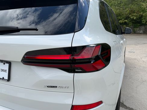 Used 2024 BMW X5 xDrive40i w/ M Sport Package image 49