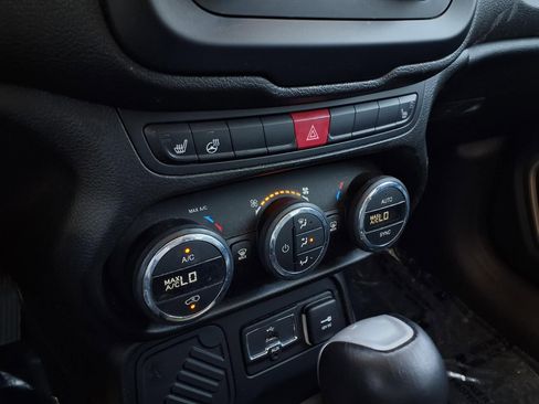Used 2017 Jeep Renegade Limited FWD image 9