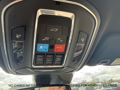 Used 2023 Jeep Grand Cherokee L Limited AWD/4WD image 16