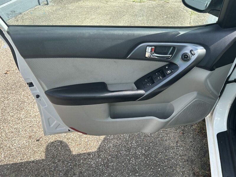 Used 2013 Kia Forte EX FWD image 32