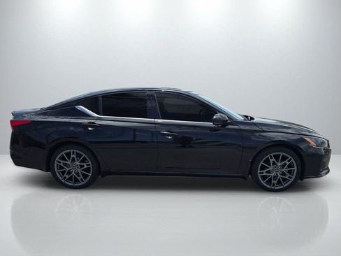 Used 2023 Nissan Altima 2.0 SR FWD image 4