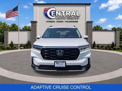 Used 2023 Honda Pilot Touring image 2