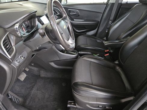 Used 2020 Chevrolet Trax LT w/ LT Convenience Package image 22