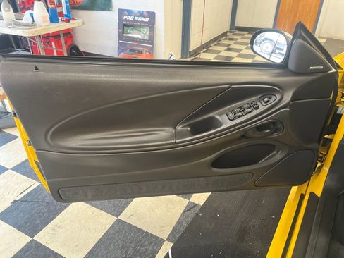 Used 2004 Ford Mustang Convertible RWD image 34