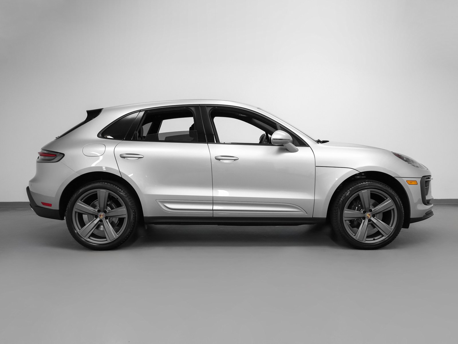 Certified 2025 Porsche Macan AWD/4WD image 13