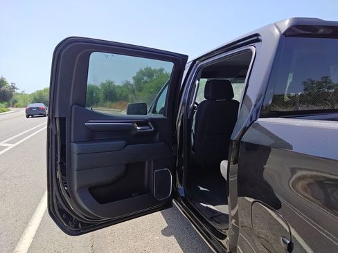 Used 2022 Chevrolet Silverado 1500 LT AWD/4WD image 16