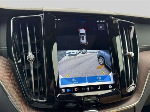 Used 2022 Volvo XC60 B5 Inscription w/ Advanced Package image 29