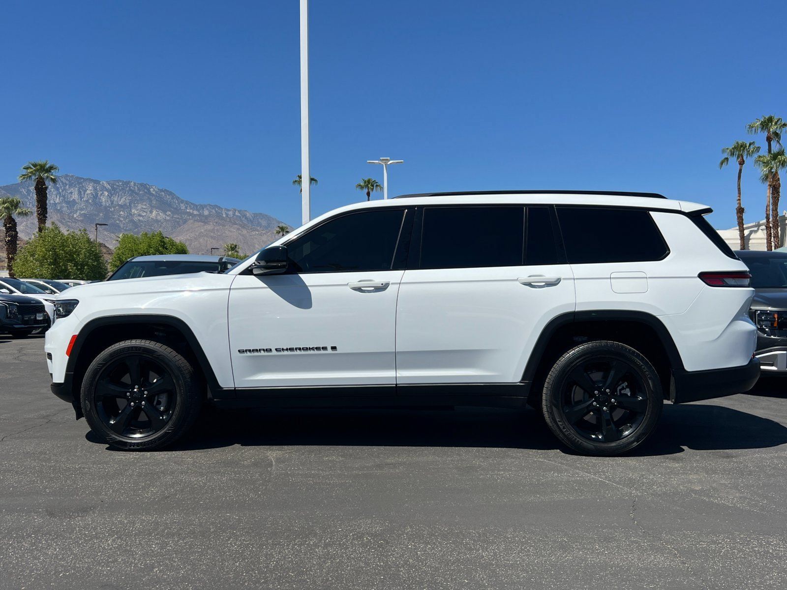 Used 2022 Jeep Grand Cherokee L Laredo AWD/4WD image 6
