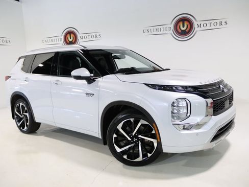 Used 2024 Mitsubishi Outlander 4WD Plug-In Hybrid image 7