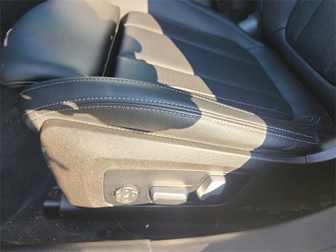 Used 2023 BMW 330i xDrive Sedan w/ Premium Package image 23