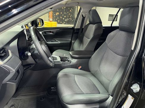 Used 2019 Toyota RAV4 XLE AWD/4WD image 14