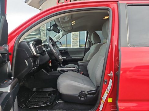 Used 2018 Toyota Tacoma SR5 image 11