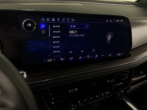 Used 2025 Chevrolet Suburban Z71 image 20