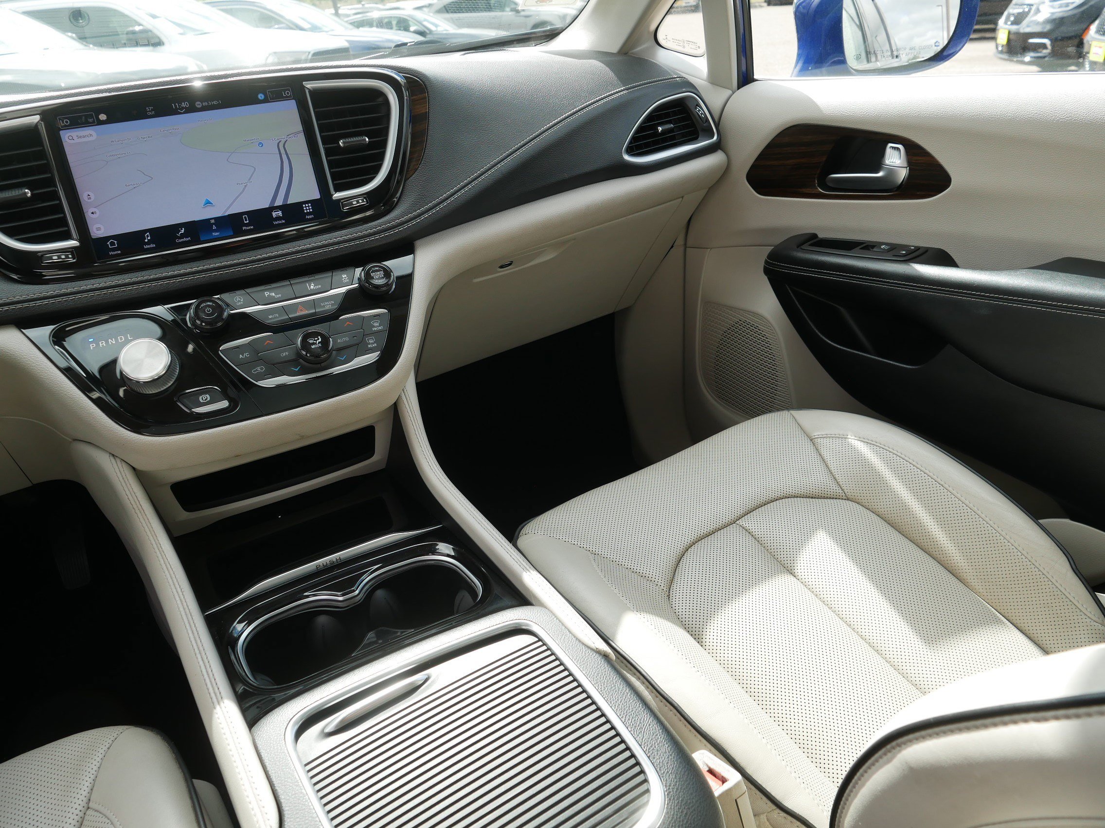 Used 2021 Chrysler Pacifica Limited AWD/4WD image 11