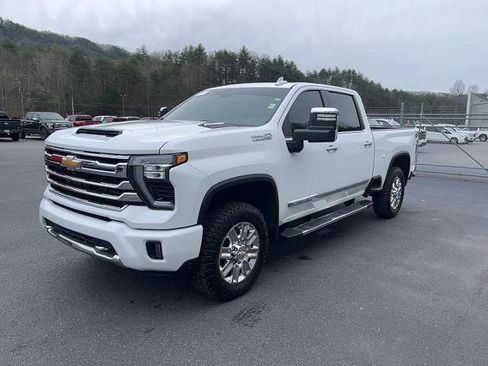Used 2024 Chevrolet Silverado 2500 High Country image 2