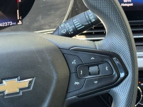 Used 2025 Chevrolet Trax LT FWD image 21